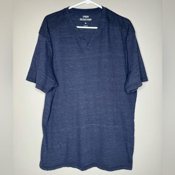 Union Outfitters navy blue v-neck short sleeve shirt men’s size XL - Picture 1 of 4